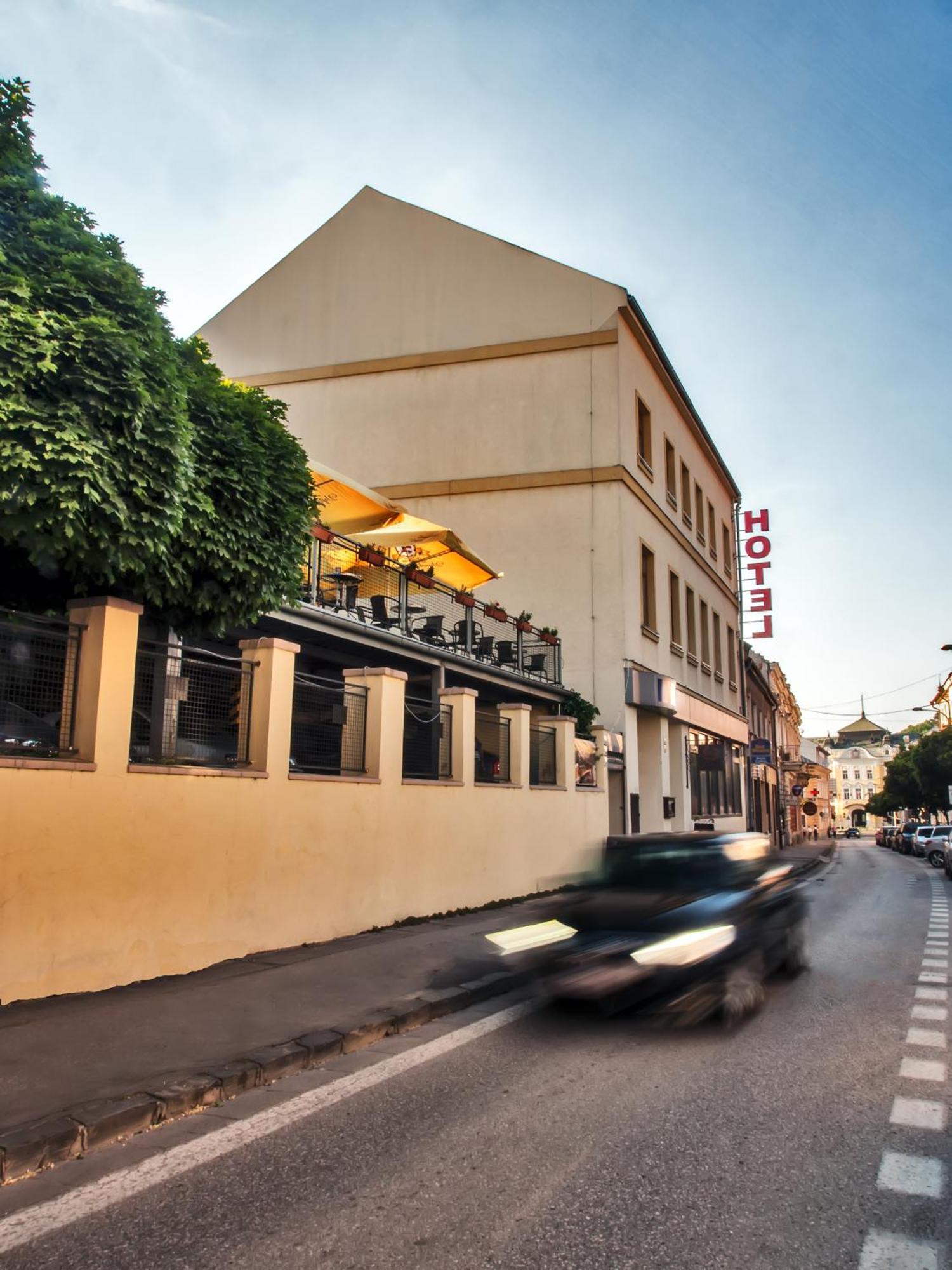 Hotel Capital With Private Wellness Nitra Exterior foto